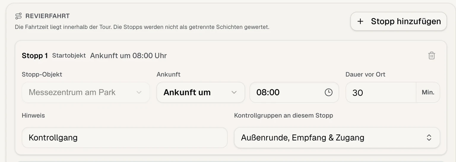 Objektstopp einer Revierfahrt mit Ankunft, Aufenthaltsdauer, Hinweis und zugeordneten Kontrollgruppen